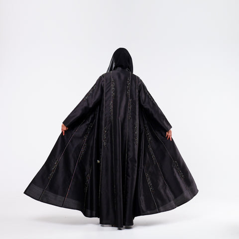 A very luxurious abaya made for your beautiful occasion