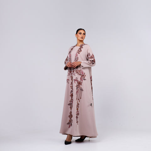 A distinctive armour with luxurious hand embroidery