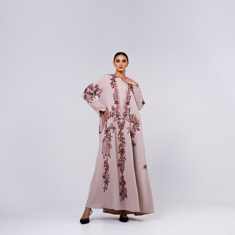 A distinctive armour with luxurious hand embroidery