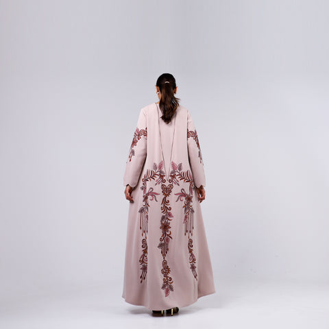 A distinctive armour with luxurious hand embroidery