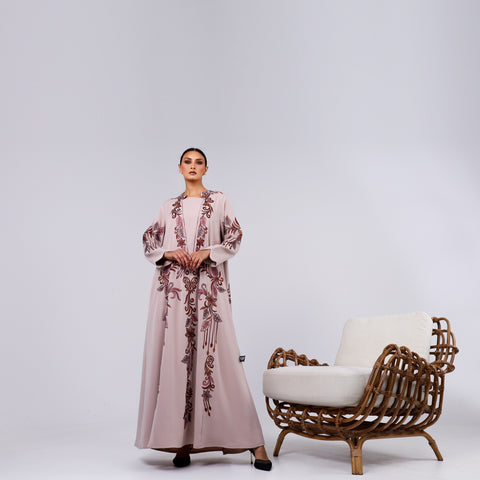 A distinctive armour with luxurious hand embroidery