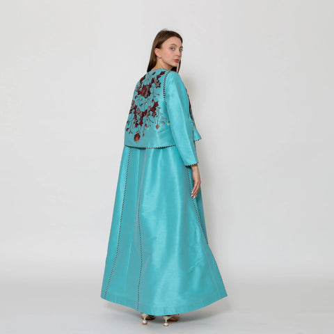A luxurious two-piece daraa - dress and bra - woven with a knotting system Shanton for all seasons
