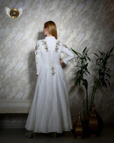 Luxurious evening dress with a cut-out waist - Linen wire lined with pearls
