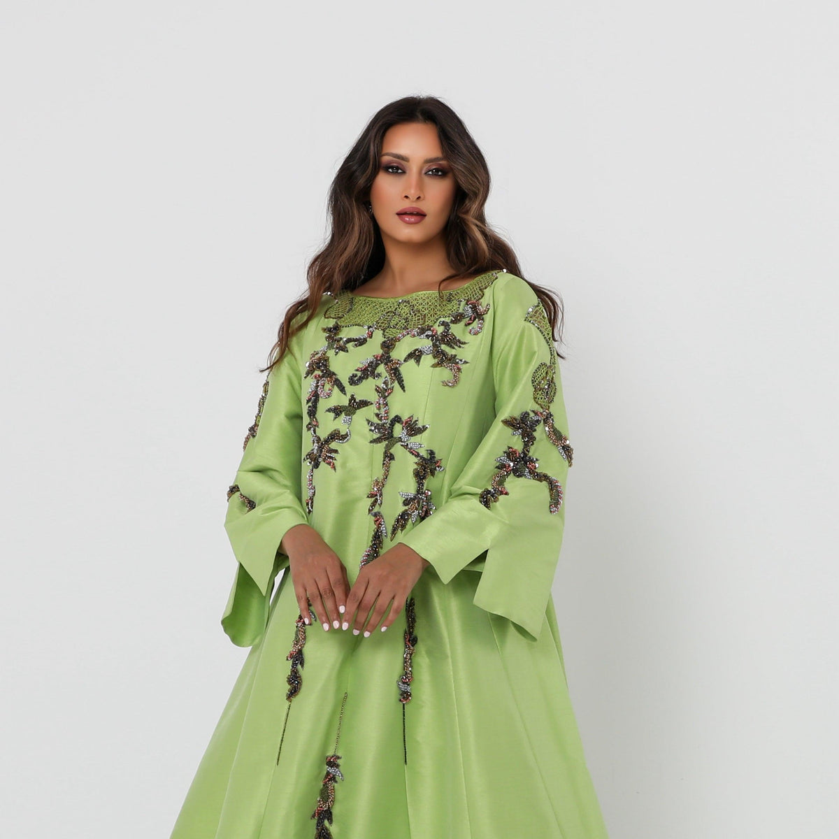 دراعة كويتية فخمة - مشغولة يدوياً بالريسم والخرز والكريستال الإيطالي | شانتون إيطالي - tahaniboutique