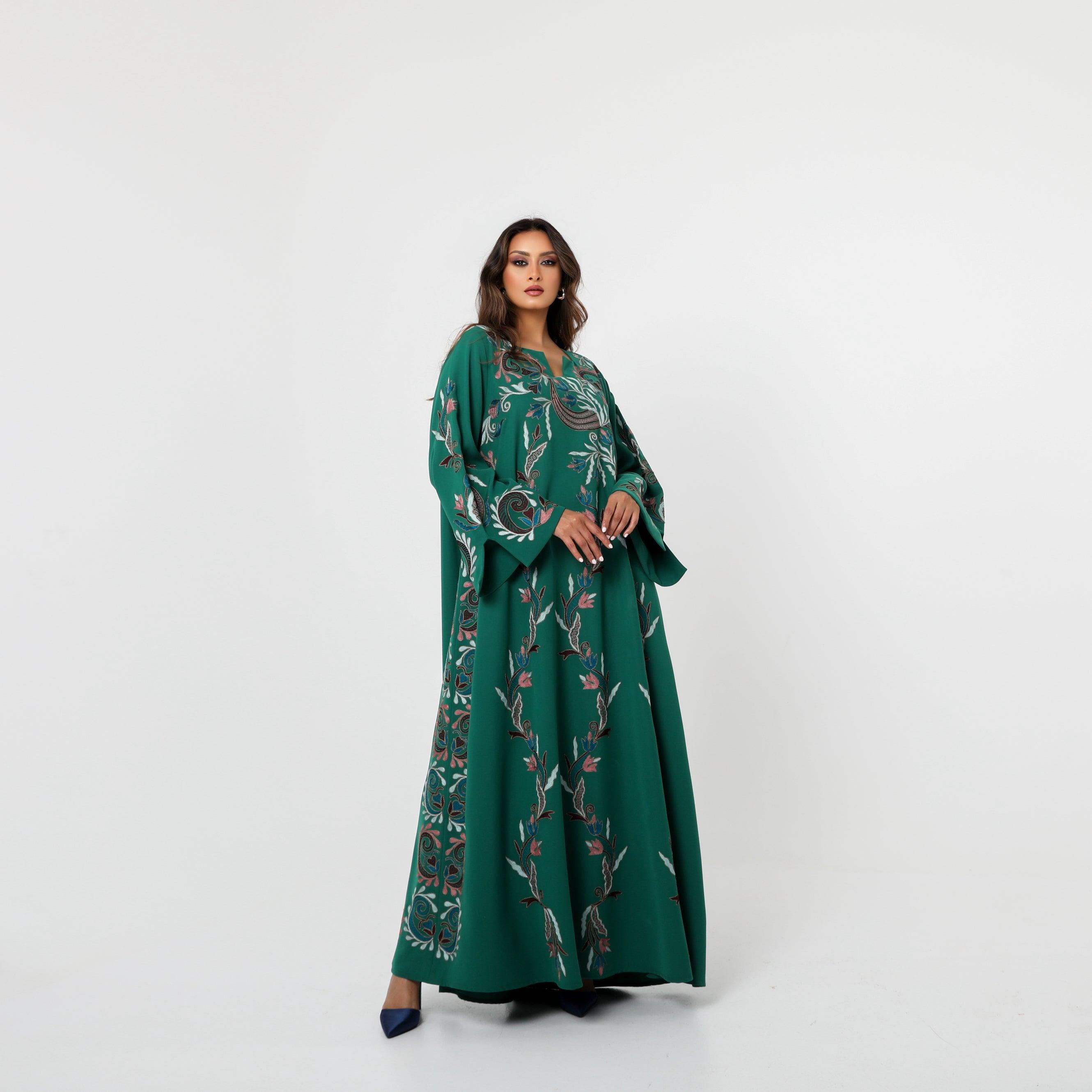 دراعة كويتية فخمة بتطريز يدوي على كريب إيطالي - أناقة باللون الأخضر - tahaniboutique