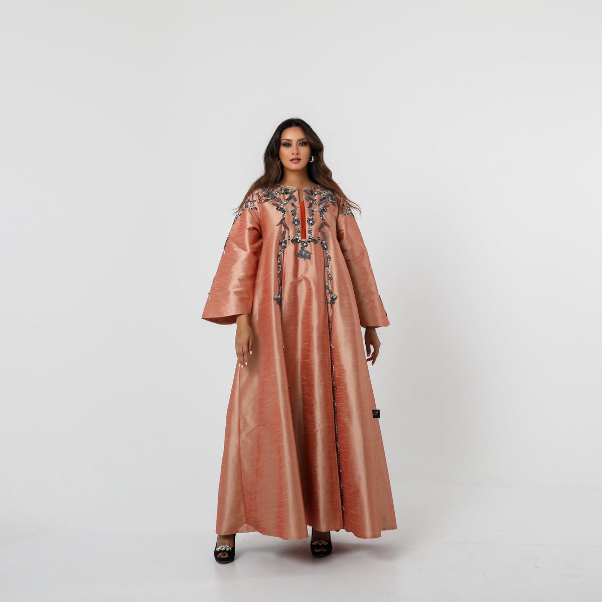 دراعة فاخرة مشغولة يدوياً بالريسم والخرز | شانتون إيطالي عالي الجودة - tahaniboutique