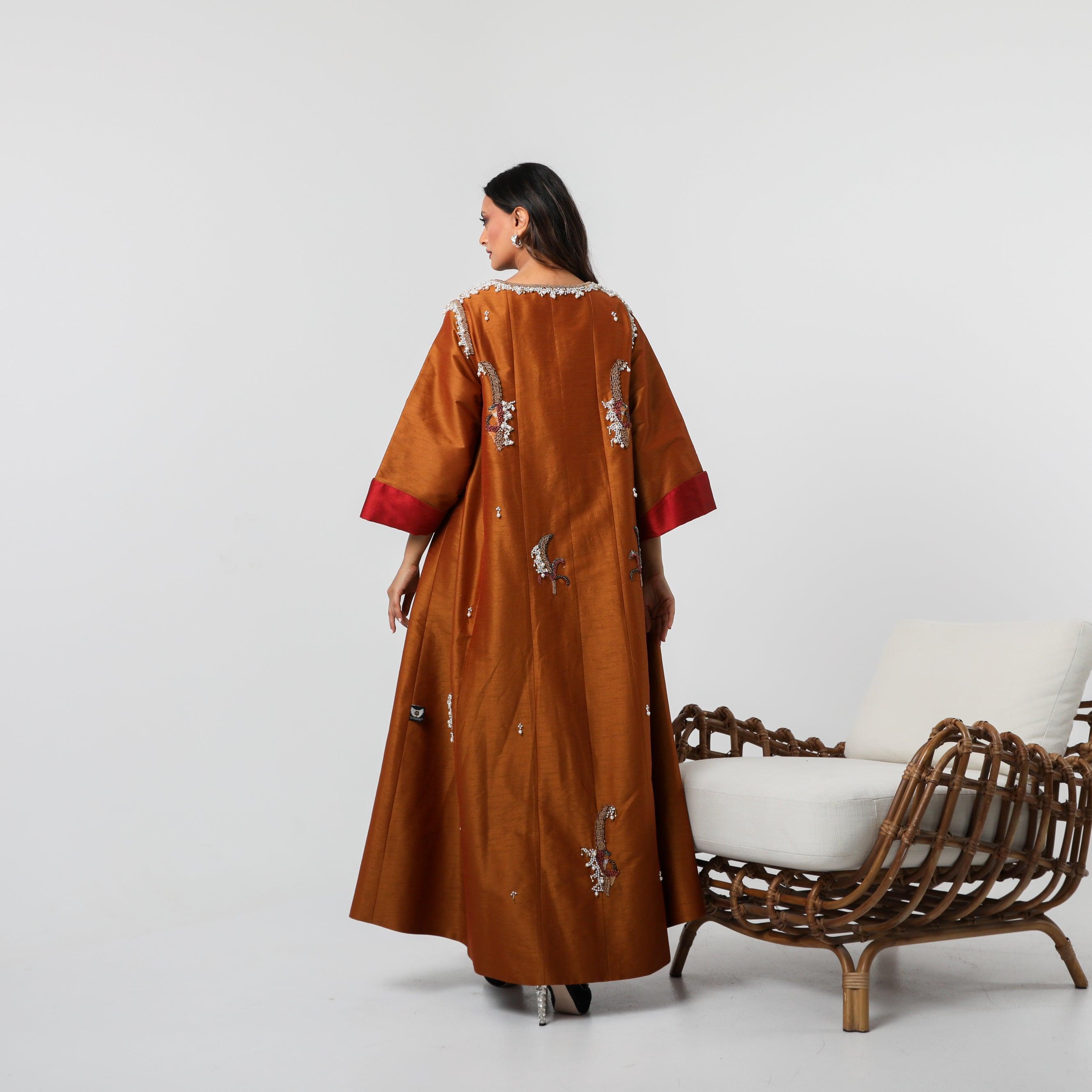 دراعة كويتية فخمة للمناسبات - شفل يدوي بالريسم والخرز واللؤلؤ | شانتون إيطالي - tahaniboutique
