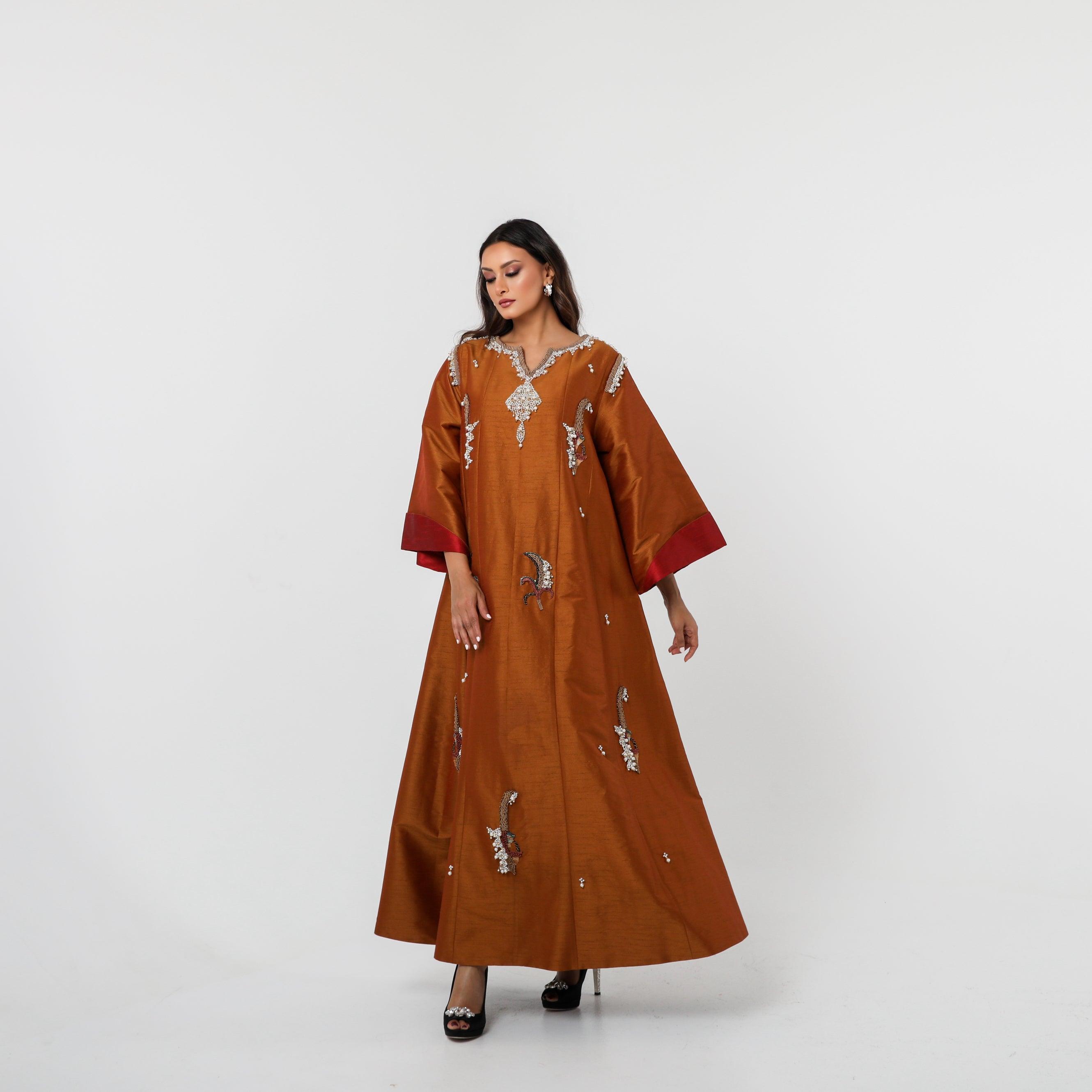 دراعة كويتية فخمة للمناسبات - شفل يدوي بالريسم والخرز واللؤلؤ | شانتون إيطالي - tahaniboutique