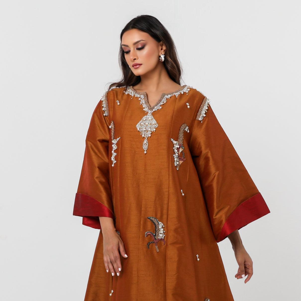 دراعة كويتية فخمة للمناسبات - شفل يدوي بالريسم والخرز واللؤلؤ | شانتون إيطالي - tahaniboutique