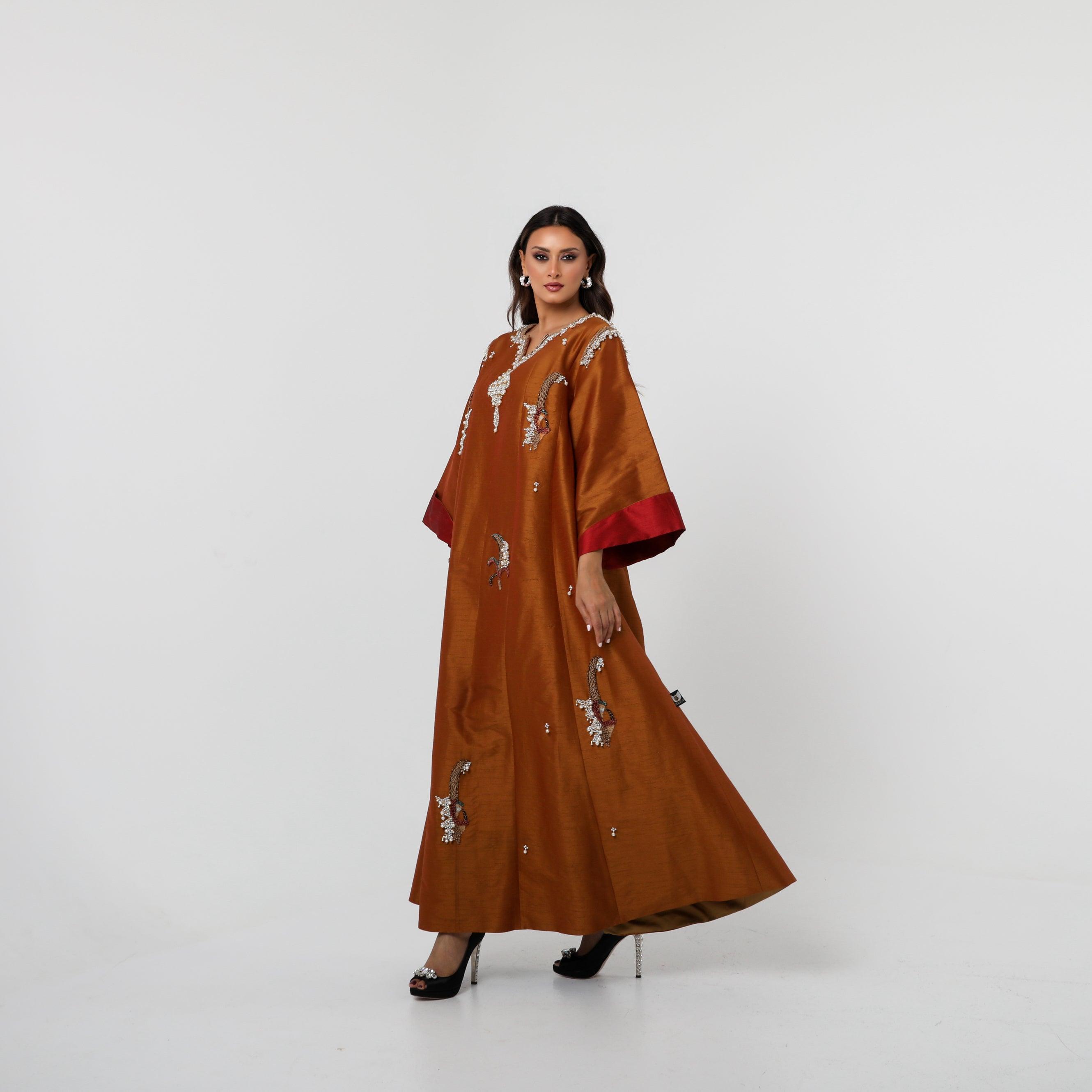 دراعة كويتية فخمة للمناسبات - شفل يدوي بالريسم والخرز واللؤلؤ | شانتون إيطالي - tahaniboutique
