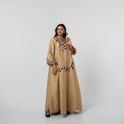 دراعة كويتية فخمة جداً - مشغولة يدوياً بالريسم والخرز واللؤلؤ | قماش شانتون إيطالي - tahaniboutique