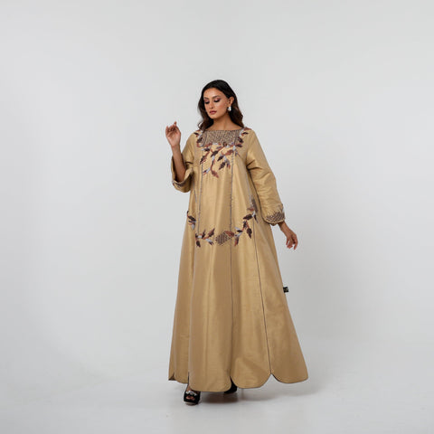 دراعة كويتية فخمة جداً - مشغولة يدوياً بالريسم والخرز واللؤلؤ | قماش شانتون إيطالي - tahaniboutique
