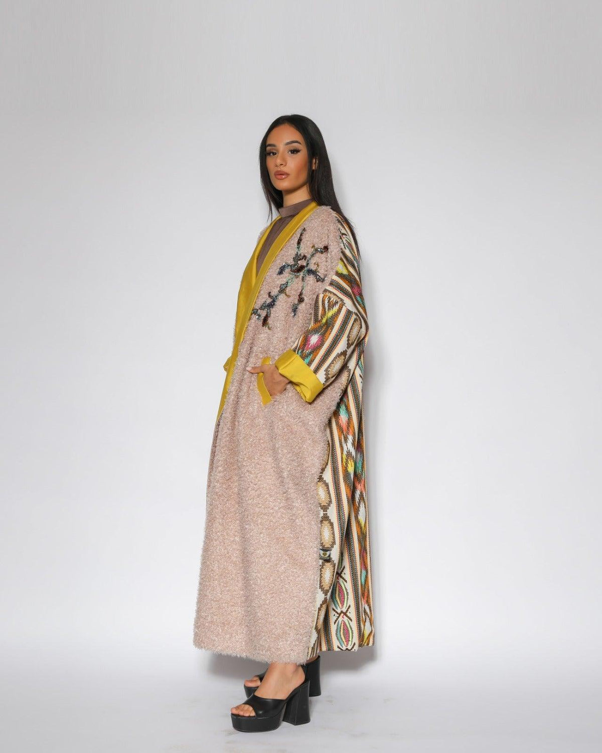 بشت نسائي شتوي من الصوف -لون مارون بشغل يدوي - tahaniboutique