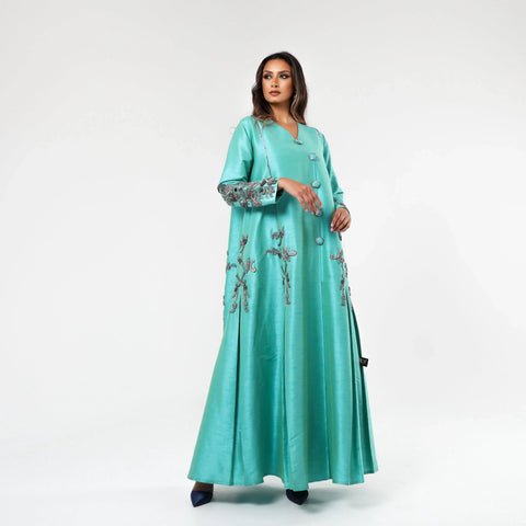 دراعه مشغولة يدوياً مع كسرات مخفيه بطريقه كلاسيكيه