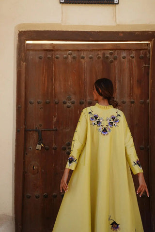 A luxurious scarf made of Shanton fabric - handmade, with a short front and long back design