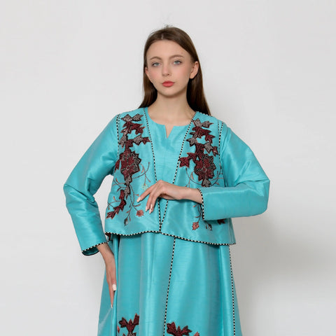 A luxurious two-piece daraa - dress and bra - woven with a knotting system Shanton for all seasons