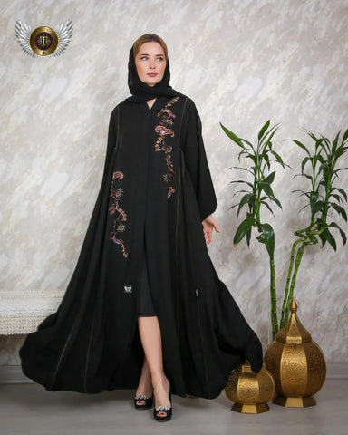 عباية السيدة قصات وبريم