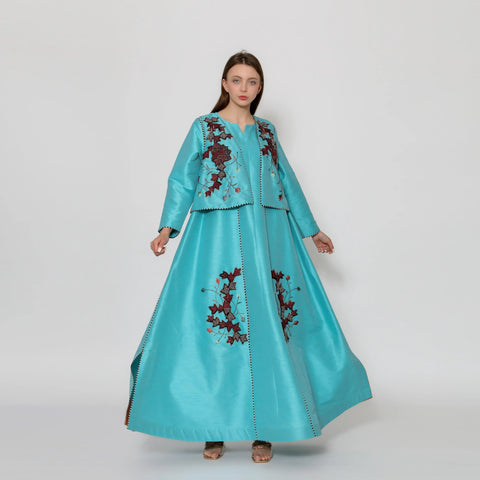 A luxurious two-piece daraa - dress and bra - woven with a knotting system Shanton for all seasons