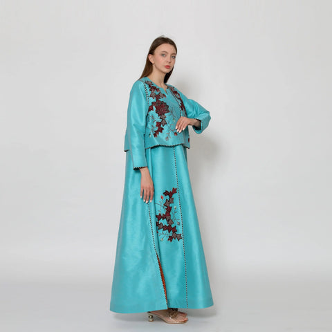 A luxurious two-piece daraa - dress and bra - woven with a knotting system Shanton for all seasons