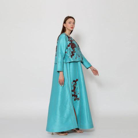A luxurious two-piece daraa - dress and bra - woven with a knotting system Shanton for all seasons