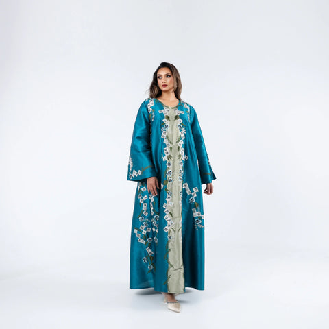 Luxurious and distinctive embroidered arm