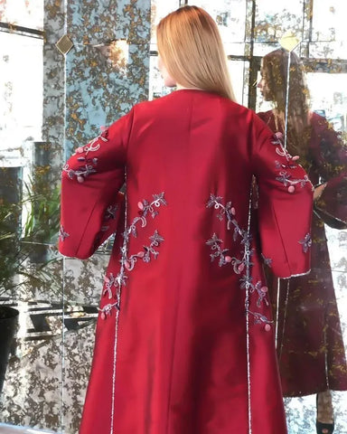A luxurious, hand-made daraa with sequins and a round neckline 
