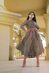 فستان سهرة شانتون فخم - تصميم يدوي مع قصات وبريم - tahaniboutique