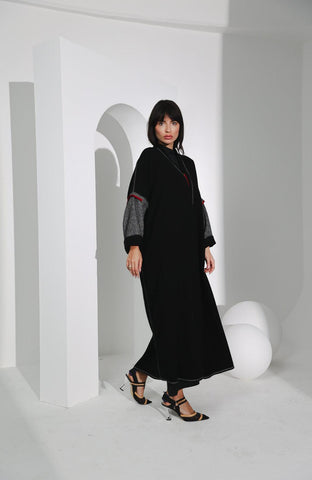 عباية عملية من كريب ياباني مع تفاصيل أنيقة - tahaniboutique