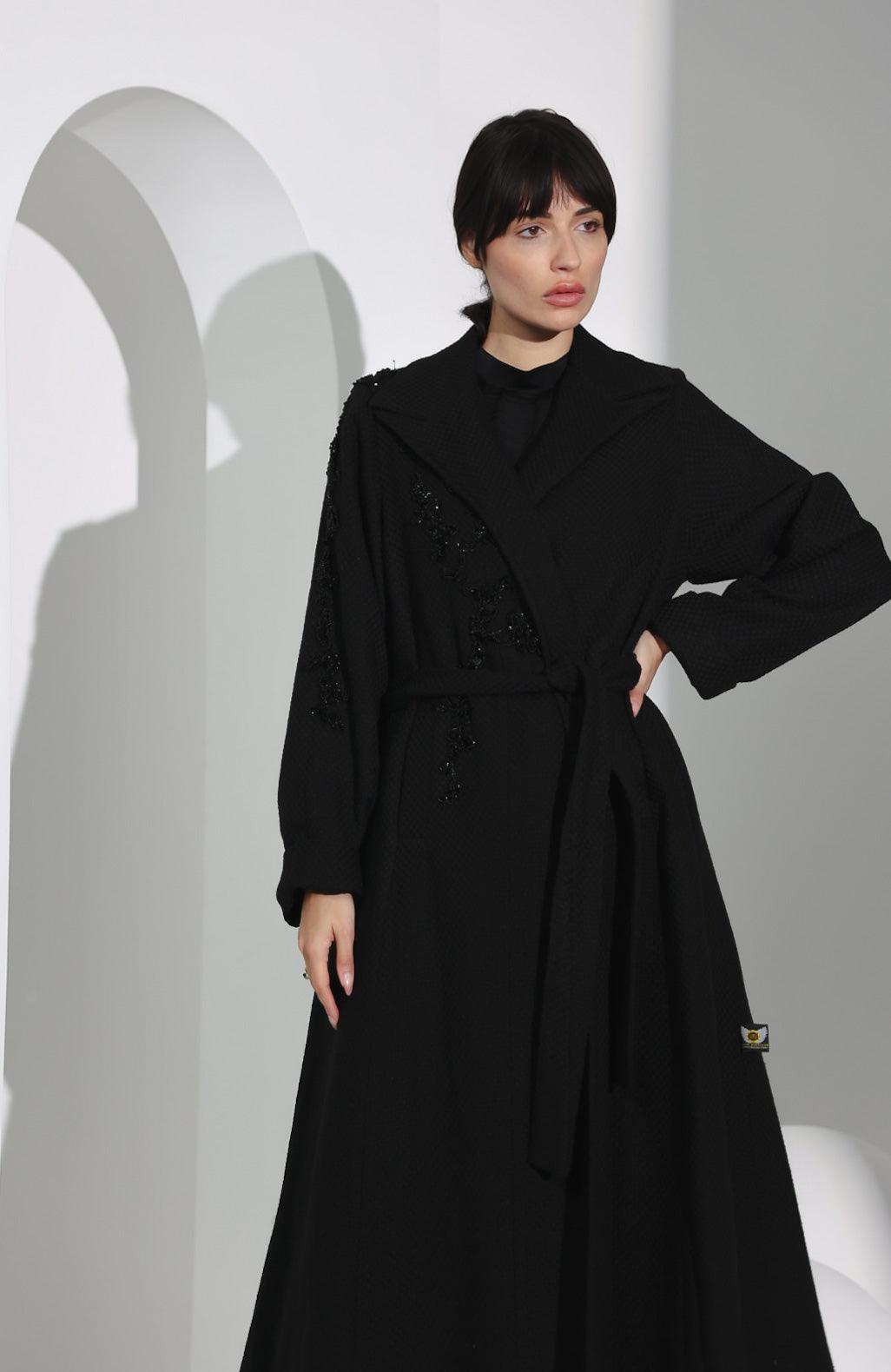 جاكيت صوف ناعم أسود اللون - tahaniboutique