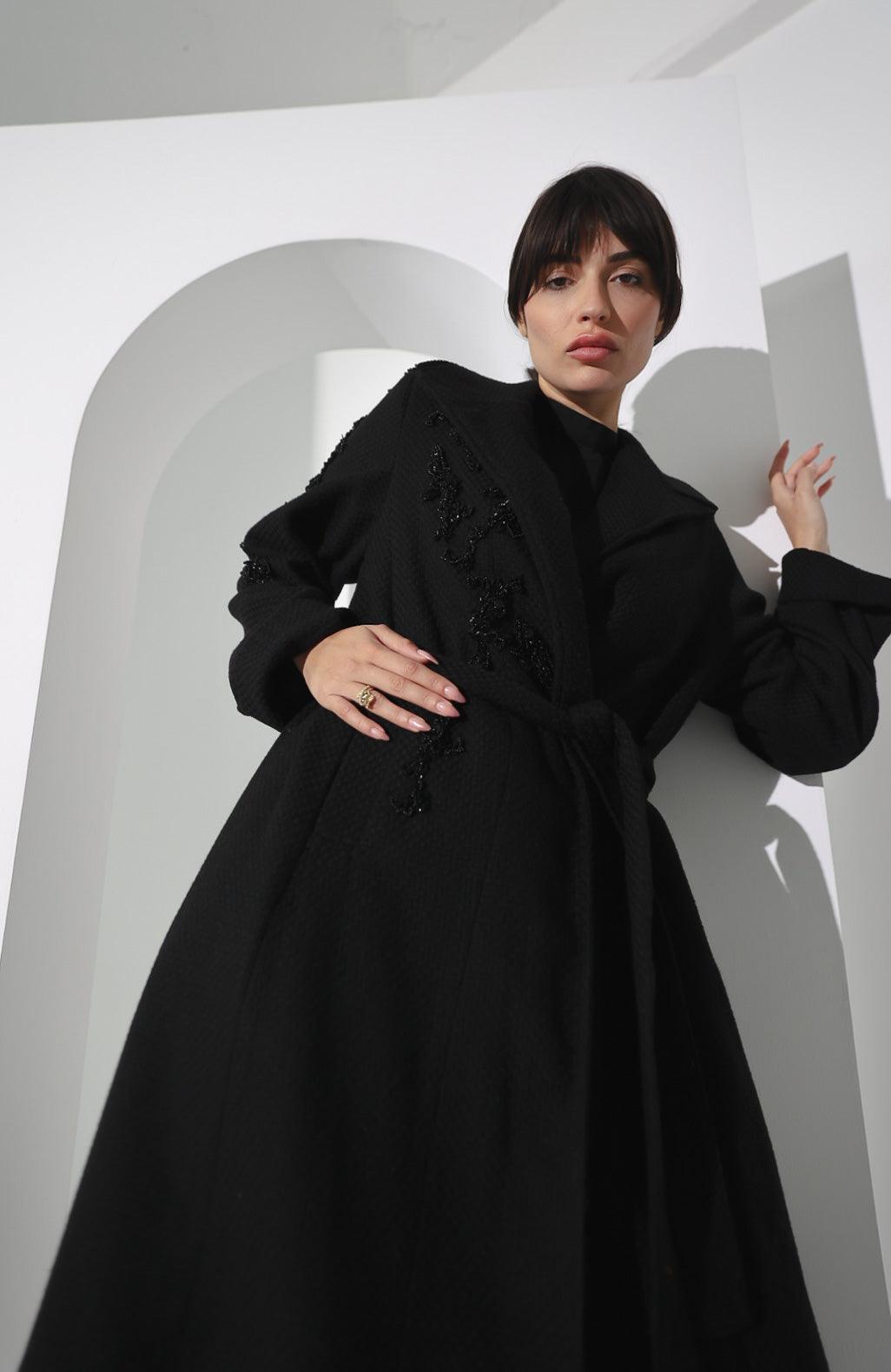 جاكيت صوف ناعم أسود اللون - tahaniboutique