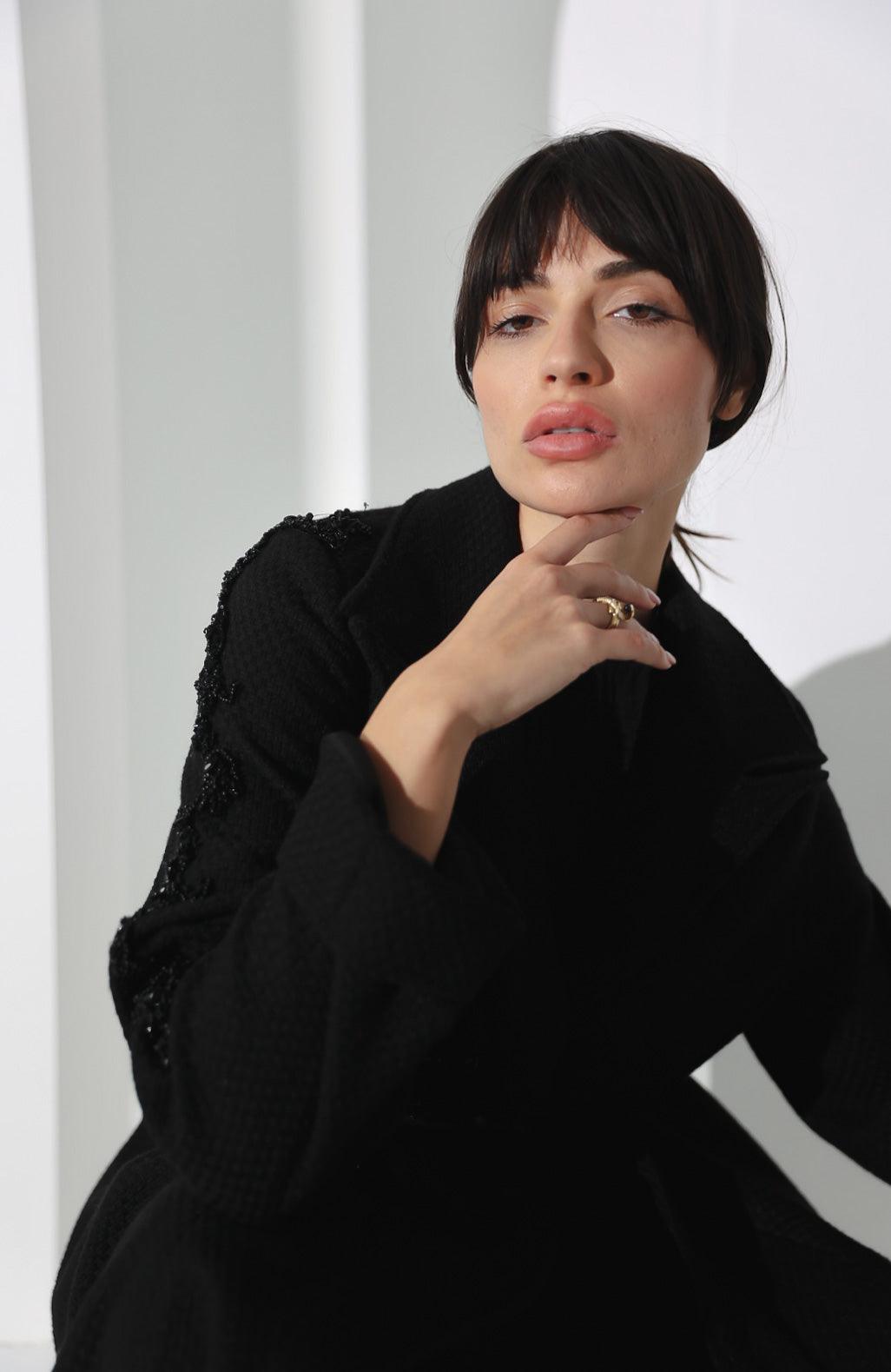 جاكيت صوف ناعم أسود اللون - tahaniboutique