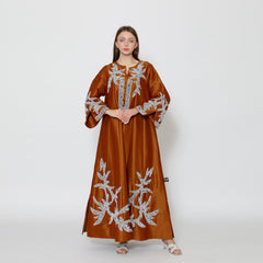 دراعة فخمة بقصة دبل كلوش راقية - مشكوكة يدوياً باللؤلؤ والنمنم | شانتون - tahaniboutique