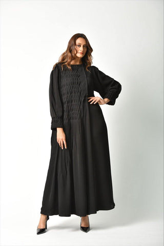 عباية سوداء بكسرات طولية من تهاني بوتيك - tahaniboutique