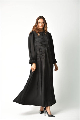عباية سوداء بكسرات طولية من تهاني بوتيك - tahaniboutique