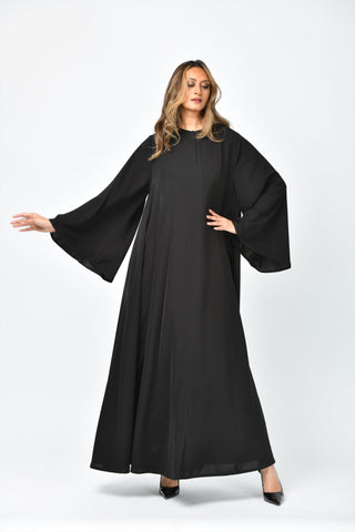 عباية كريب سادة بقصات طولية وتربل كلوش من تهاني بوتيك - tahaniboutique