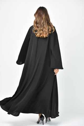 عباية سادة دبل كلوش بكسرات كلاسيكية من تهاني بوتيك - tahaniboutique