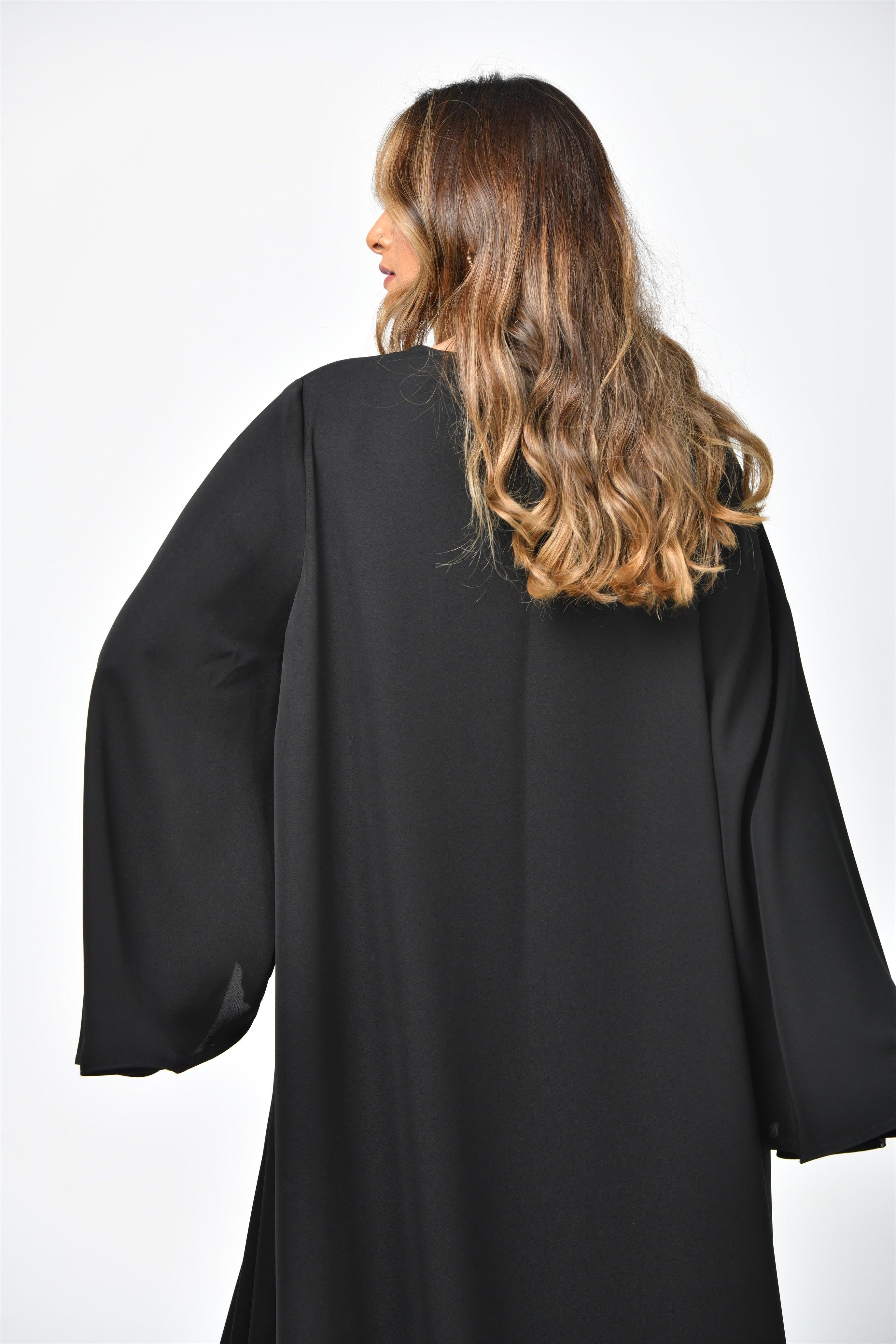 عباية سادة دبل كلوش بكسرات كلاسيكية من تهاني بوتيك - tahaniboutique