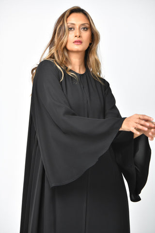 عباية دبل كلوش سادة بقصات طولية من تهاني بوتيك - tahaniboutique