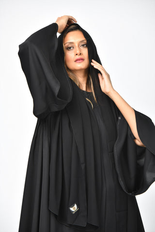 عباية دبل كلوش سادة بقصات طولية من تهاني بوتيك - tahaniboutique