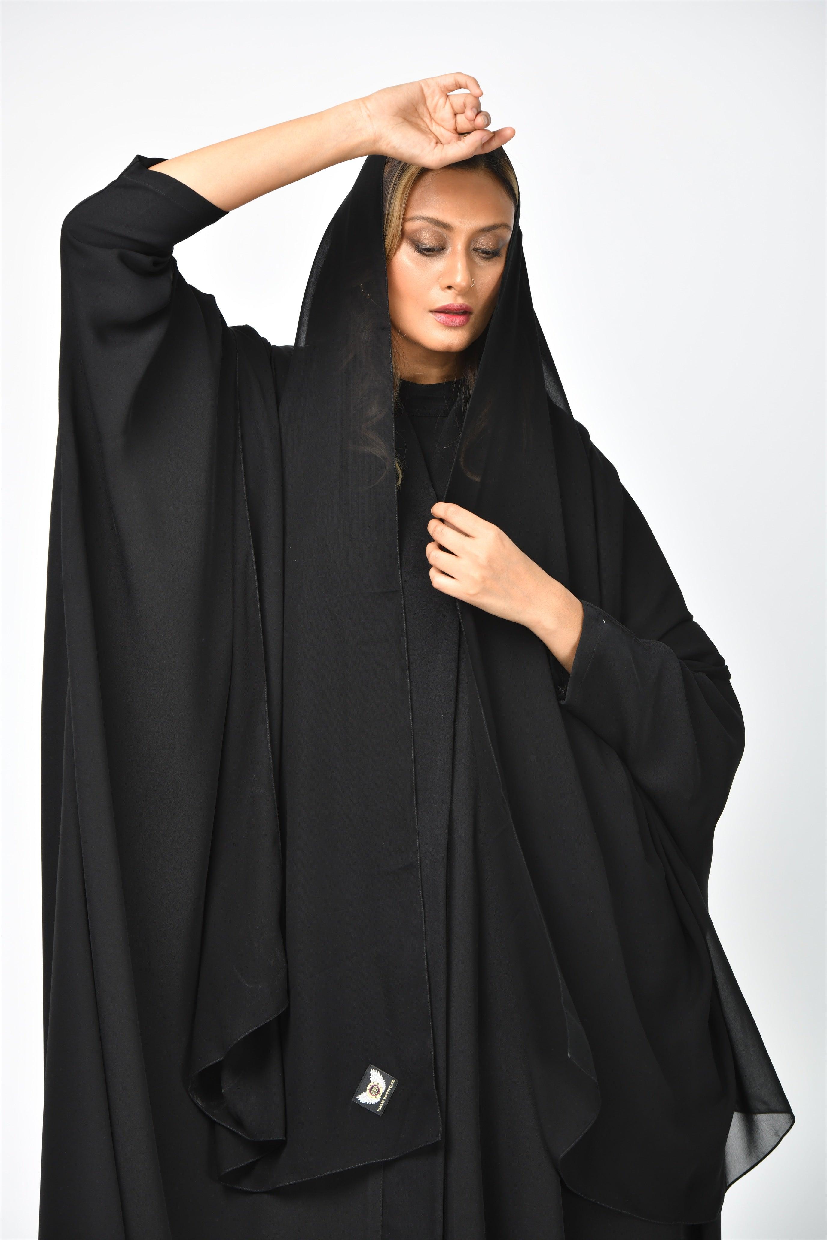 عباية سوداء سادة بقصة قطرية من تهاني بوتيك - tahaniboutique