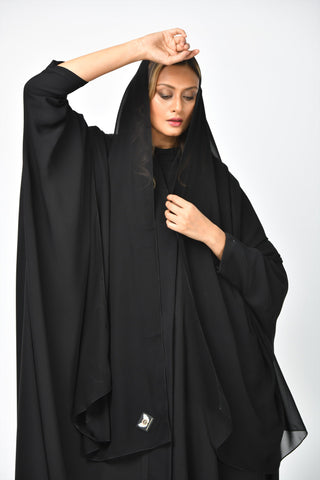 عباية سوداء سادة بقصة قطرية من تهاني بوتيك - tahaniboutique