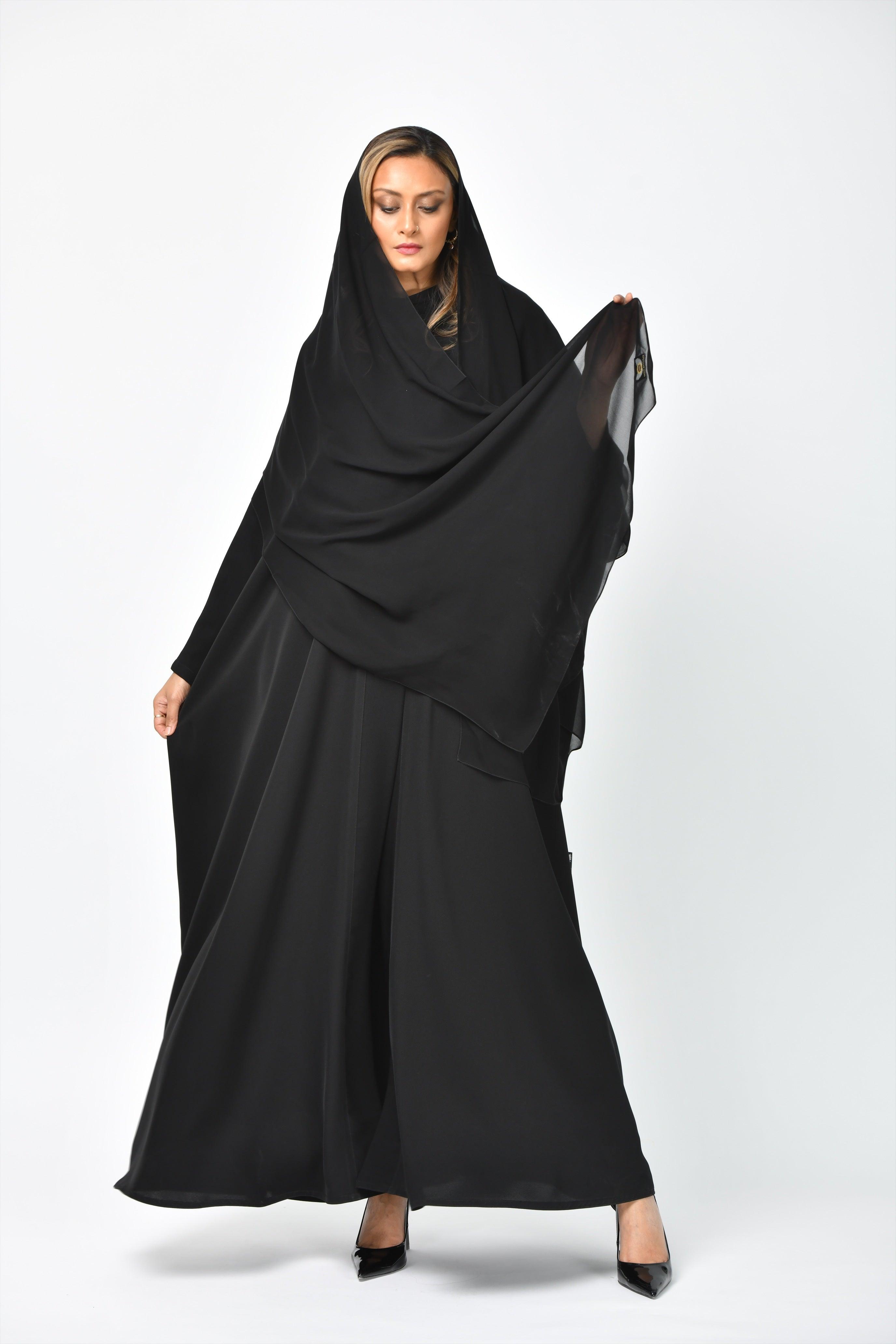عباية سوداء سادة بقصة قطرية من تهاني بوتيك - tahaniboutique