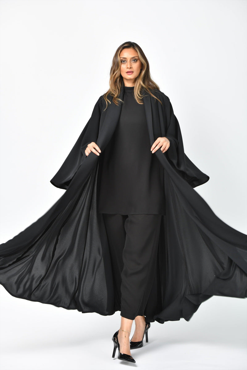 عباية تربل كلوش سادة مفتوحة بالكامل من تهاني بوتيك - tahaniboutique