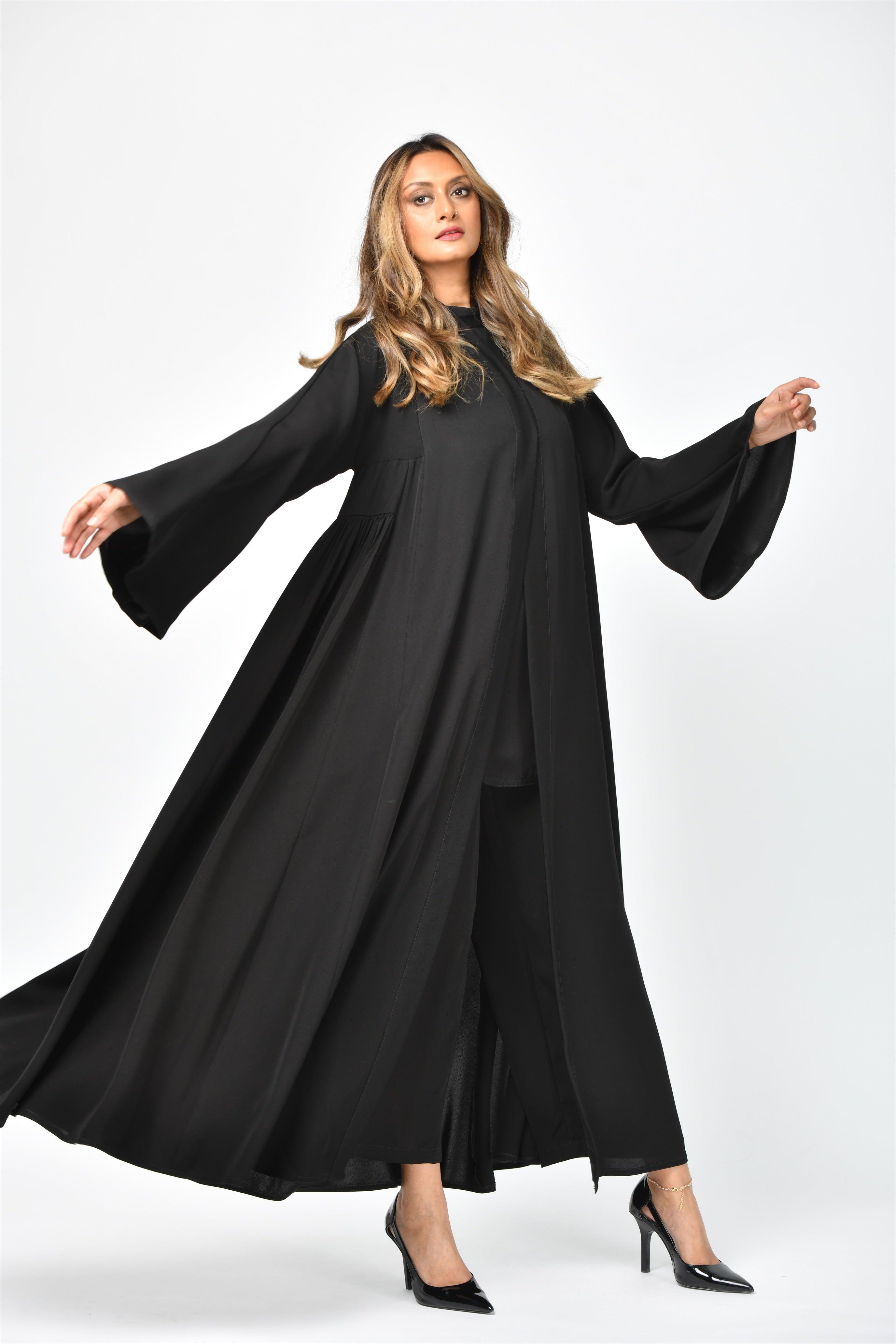 عباية تربل كلوش سادة مع قصات وكسرات من تهاني بوتيك - tahaniboutique