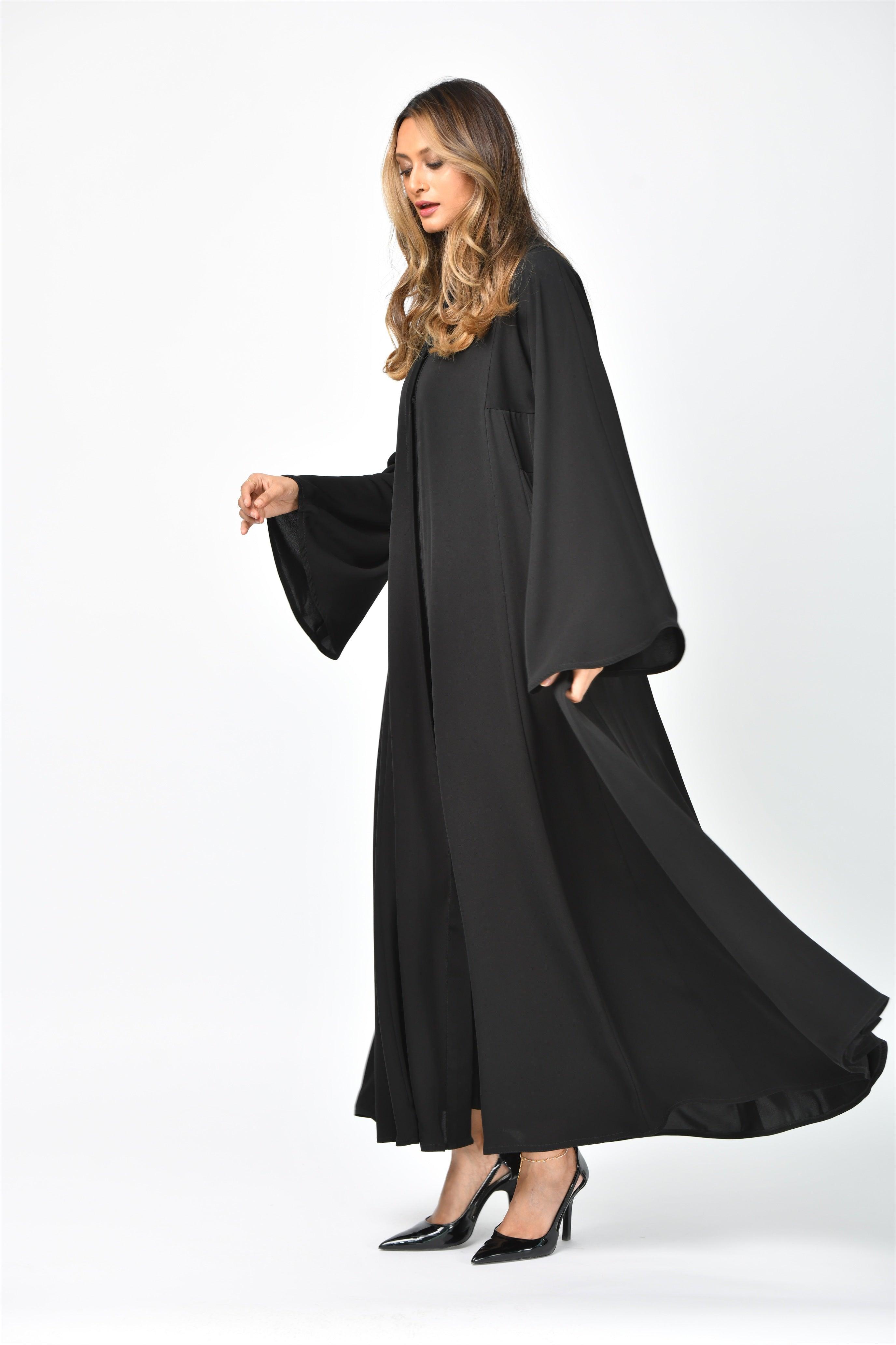 عباية تربل كلوش سادة مع قصات وكسرات من تهاني بوتيك - tahaniboutique
