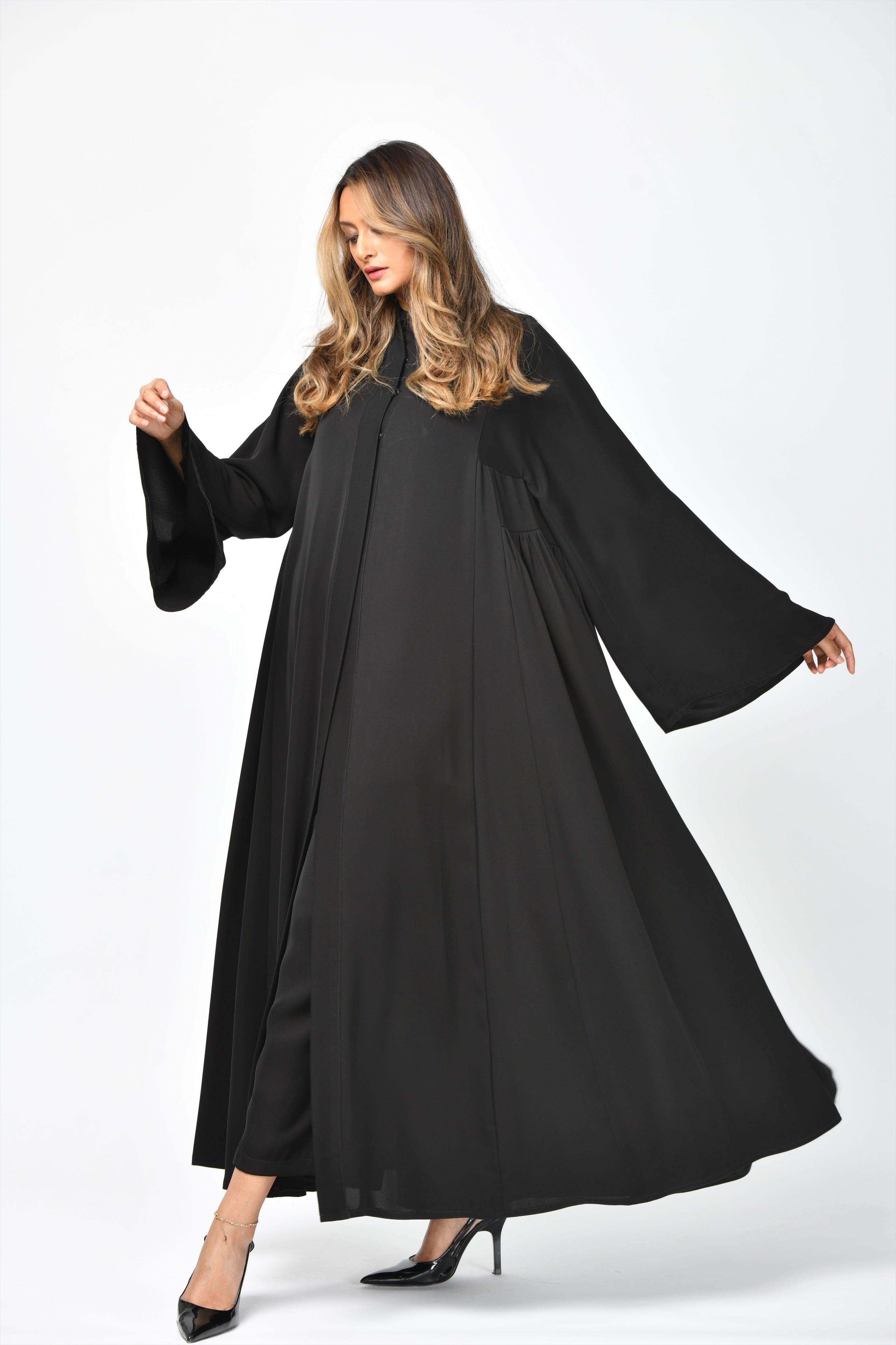 عباية تربل كلوش سادة مع قصات وكسرات من تهاني بوتيك - tahaniboutique