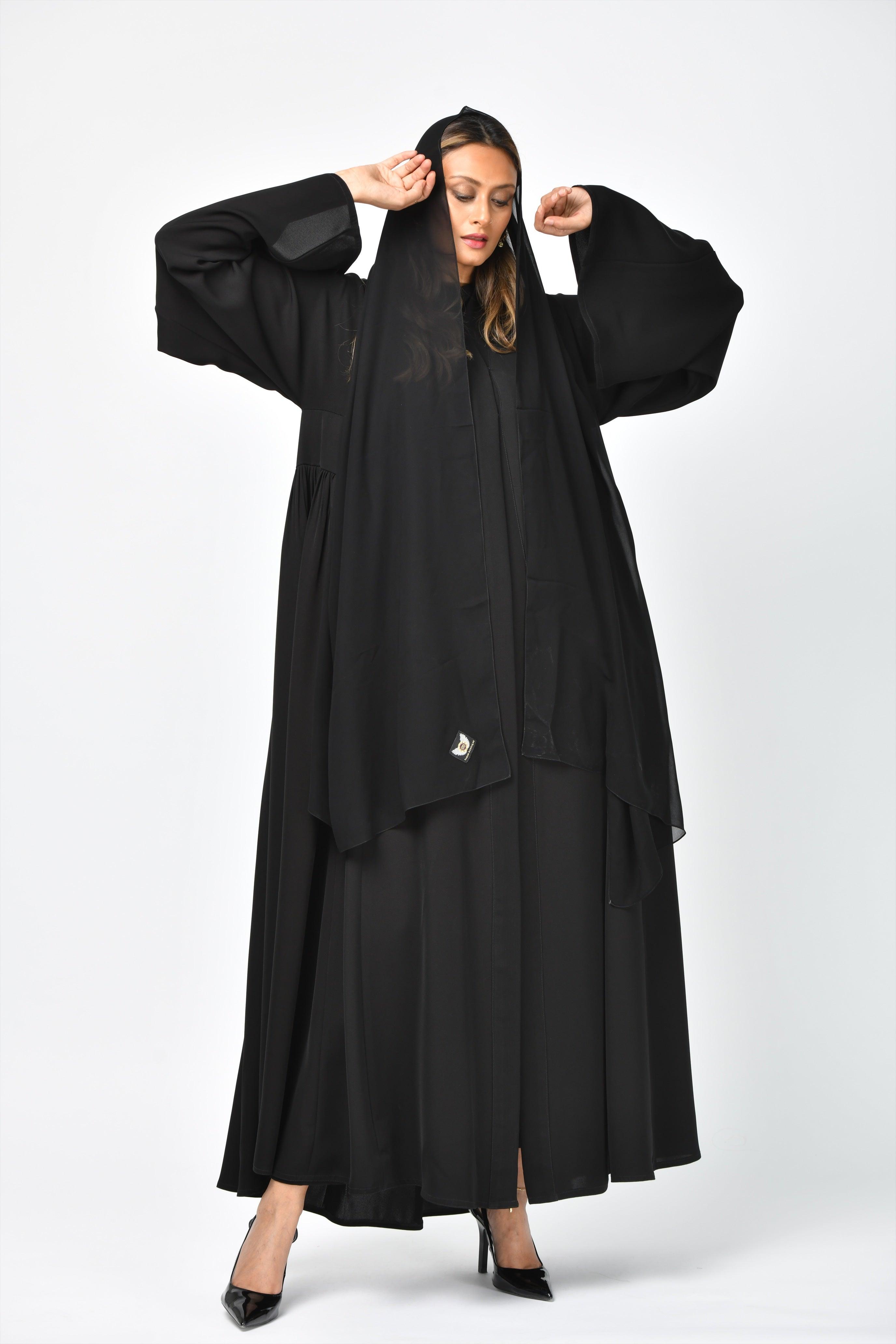 عباية تربل كلوش سادة مع قصات وكسرات من تهاني بوتيك - tahaniboutique