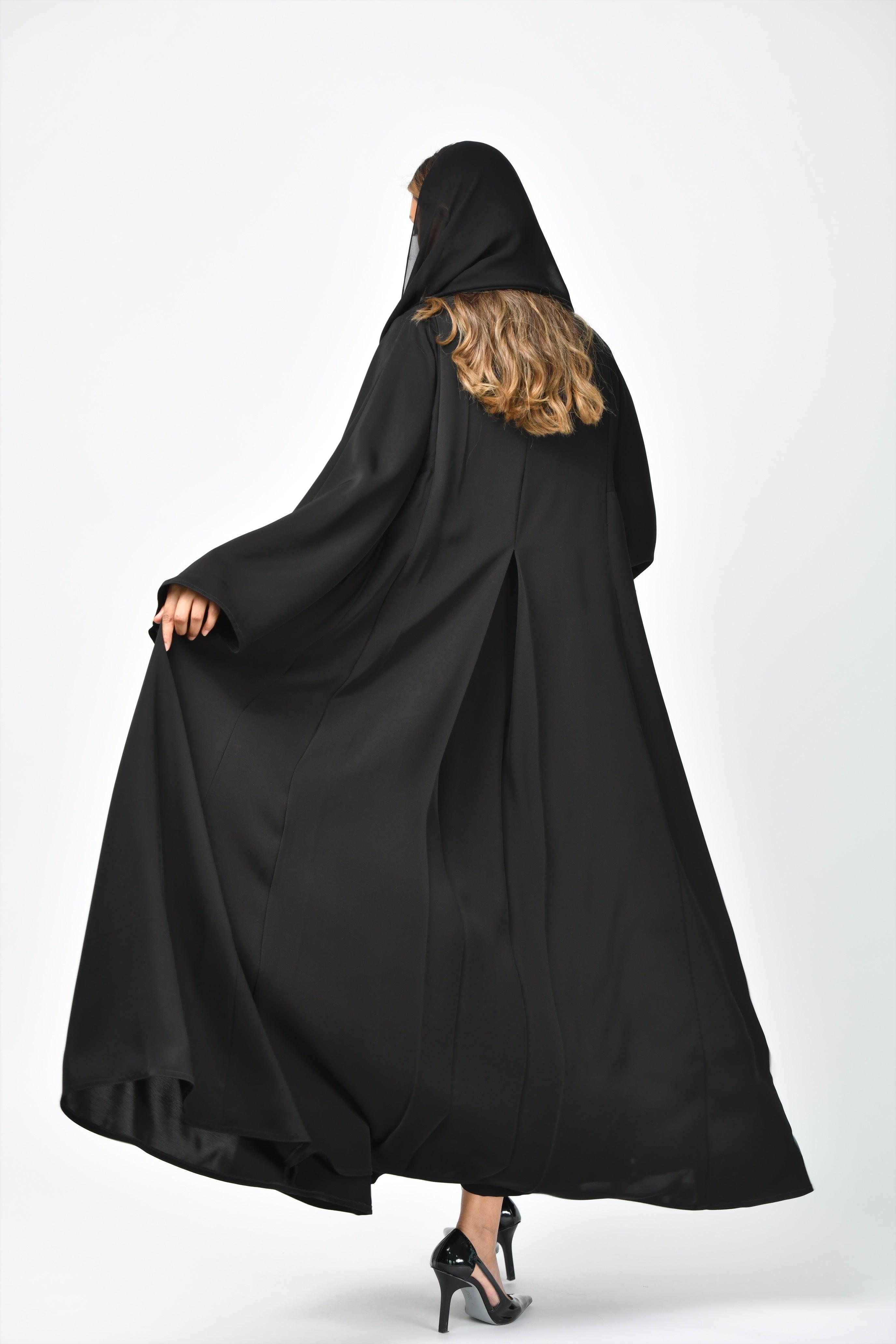 عباية تربل كلوش سادة مع قصات وكسرات من تهاني بوتيك - tahaniboutique