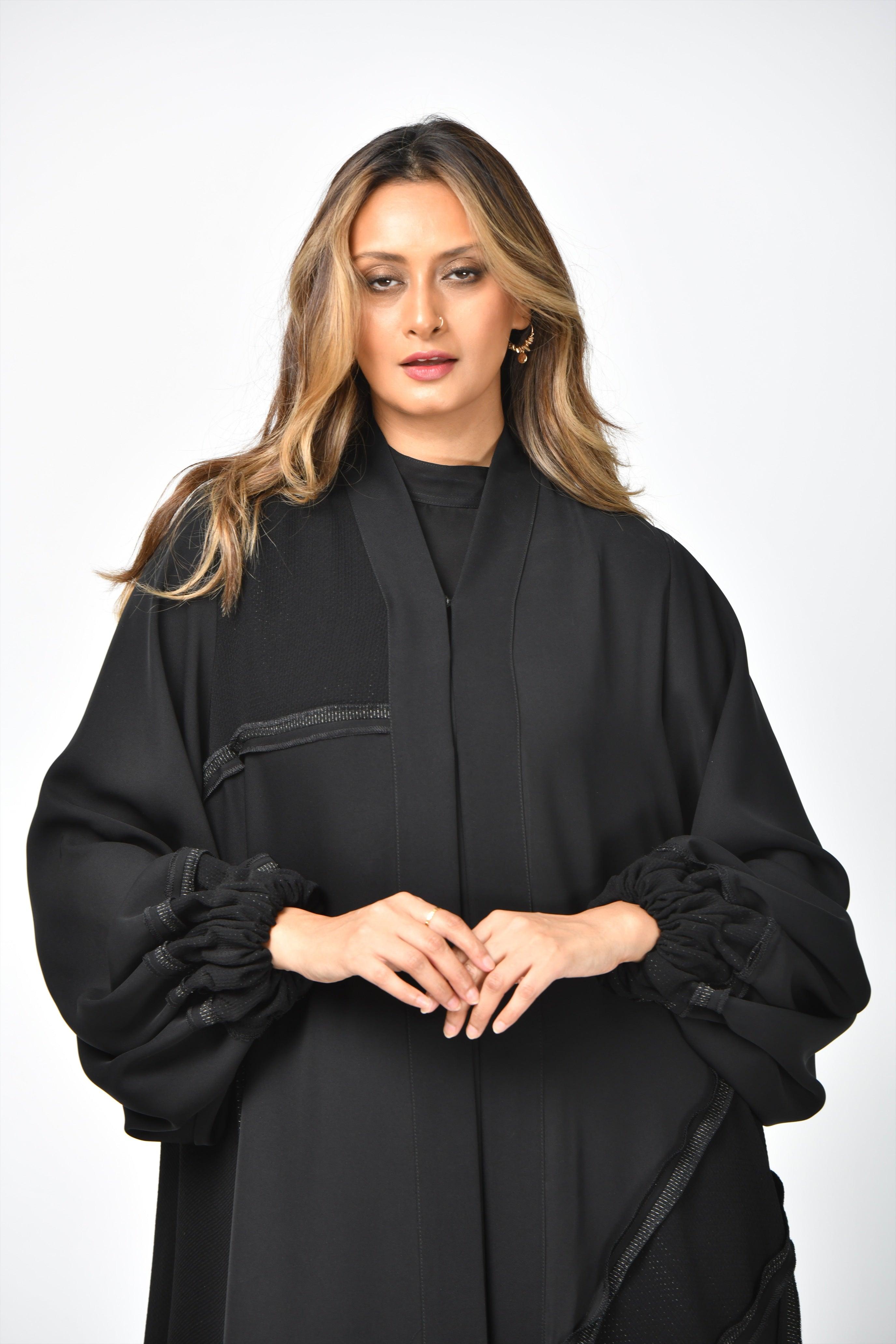 عباية تربل كلوش سادة مع قصات وكسرات من تهاني بوتيك - tahaniboutique