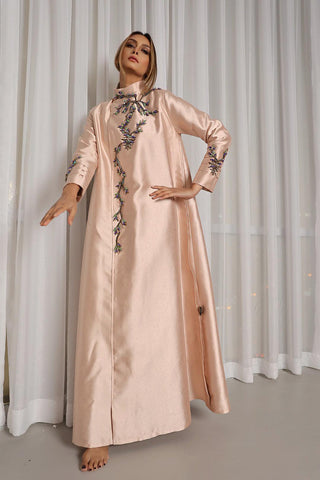 دراعة مناسبات مشغولة يدويا ومزينة بالنمنم من الأمام والخلف وعلى الأكمام - tahaniboutique